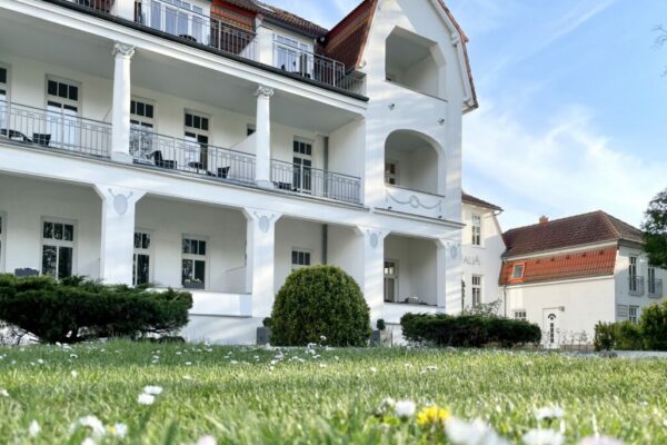 alle Zimmer sind zur Seeseite gelegen und verfügen über einen großen Balkon