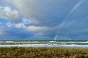 tolles Farbenspiel mit Sturm und Regenbogen